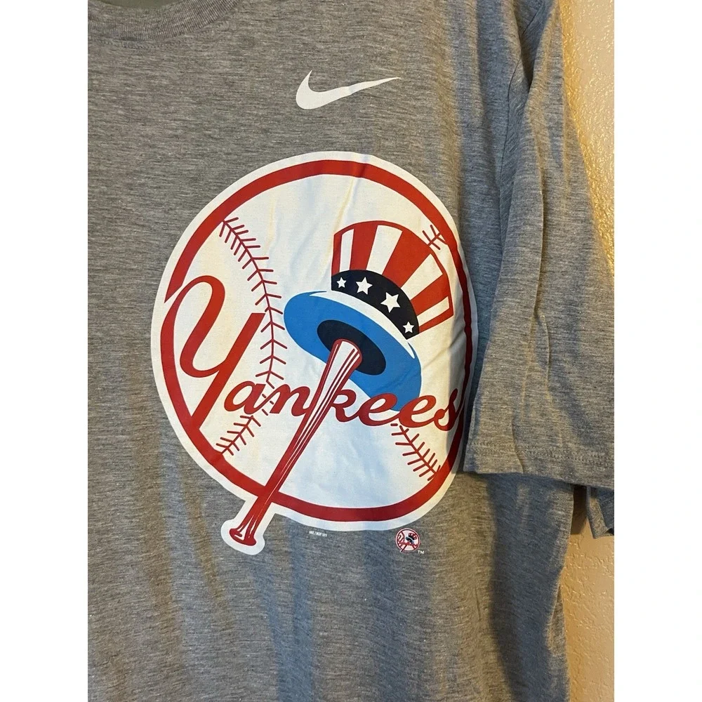 Men's 2XL NWOT New York Yankees Nike Cooperstown Collection Short Sleeve‎ Shirt